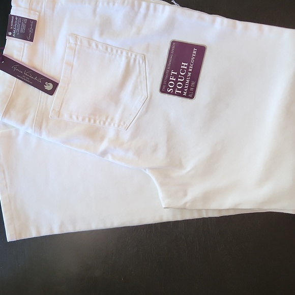 NWT Gloria Vanderbilt Amanda white jeans - Picture 1 of 3